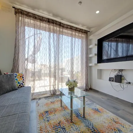 Few Minutes From Valletta Modern 2-bd Roof Top Apartman Marsa