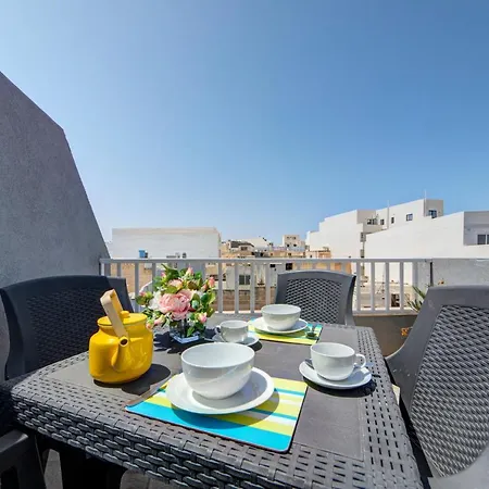 Few Minutes From Valletta Modern 2-bd Roof Top Apartman