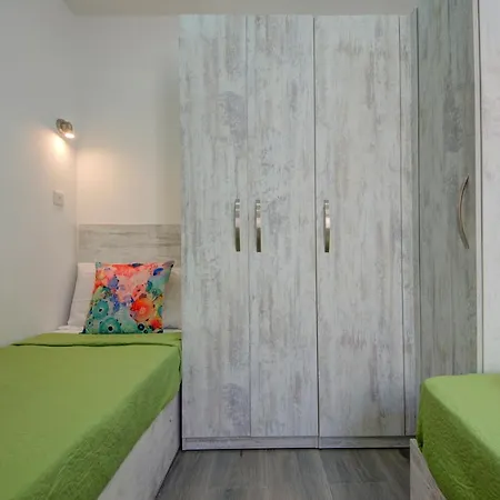 Few Minutes From Valletta Modern 2-bd Roof Top Marsa