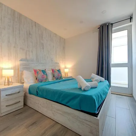 Few Minutes From Valletta Modern 2-bd Roof Top Apartman *