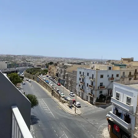 Few Minutes From Valletta Modern 2-bd Roof Top Marsa