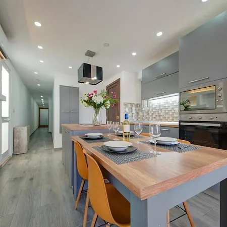 Few Minutes From Valletta Modern 2-bd Roof Top 아파트 *