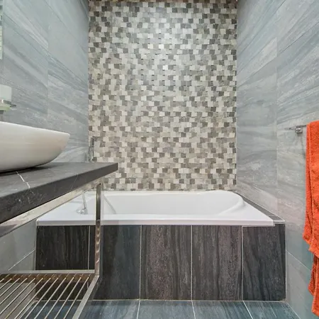 Few Minutes From Valletta Modern 2-bd Roof Top *