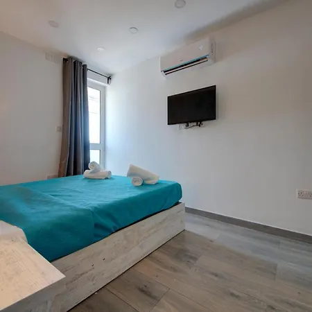 Few Minutes From Valletta Modern 2-bd Roof Top 아파트 Marsa