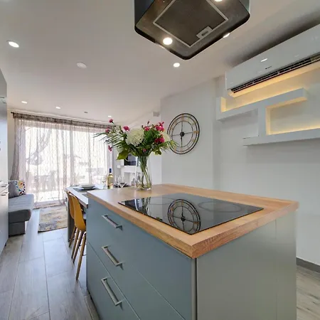 Few Minutes From Valletta Modern 2-bd Roof Top 아파트 Marsa